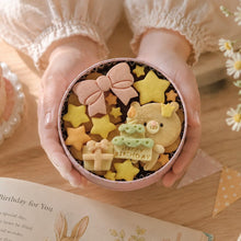 画像をギャラリービューアに読み込む, 手のひら缶/きみと季節のとなりに「HappyBirthday」くま|Patisserieシュシュ(パティスリーシュシュ)