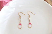 画像をギャラリービューアに読み込む, 桜の花びらと淡水パールのピアス.イヤリング(白)|Lab407(ラボヨンマルナナ)