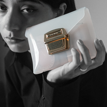 画像をギャラリービューアに読み込む, 04 マチありポーチ monochrome|kachan(カチャン)