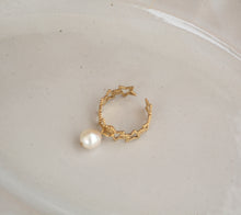 画像をギャラリービューアに読み込む, 「月の雫珠」国産あこや真珠バロックパール*サージカルステンレス・イヤーカフ片耳(1個)(スター)|ツバメ舎(ツバメシャ)
