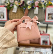 画像をギャラリービューアに読み込む, 天然色素のフラワーアイシングクッキー❀フラワークッキーと国産ドラジェ(アーモンドチョコレート)の入ったBAG