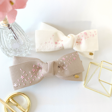 画像をギャラリービューアに読み込む, さくら フランス刺繍 リボンバレッタ|SUNNY RIBBON(サニーリボン)
