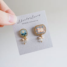 画像をギャラリービューアに読み込む, ネコとお花イヤリング ピンク|slowly&starry(スローリーアンドスターリー)