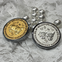 画像をギャラリービューアに読み込む, My Melody 50th & Kuromi 20th Anniversaries コンパクトミラー・マイメロディ&クロミ・シルバー|Cuprum by ISHIWATA(クプラム バイ イシワタ)