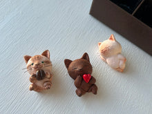 画像をギャラリービューアに読み込む, チョコレートみたいな猫さんトリオ|手ノヒラ堂(テノヒラドウ)