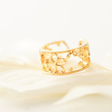 画像をギャラリービューアに読み込む, 桜舞う透かしのオープンリング|poonys(プーニーズ)