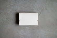 画像をギャラリービューアに読み込む, 革の質感まで“印象”になる名刺入れ〈UNUS-C〉|Has(ハズ)