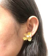 画像をギャラリービューアに読み込む, 水彩FlowerArtイエローピアス/イヤリング|mi-style(ミースタイル)