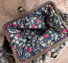 画像をギャラリービューアに読み込む, ふわふわファーのがま口チェーンバッグ|M'S CROCHET(エムズクロシェット)