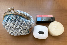 画像をギャラリービューアに読み込む, マーブルカラーの口金ポーチ グリーン、ピンク、ブルー|M'S CROCHET(エムズクロシェット)