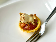 画像をギャラリービューアに読み込む, タルトになった猫さん"Tart Cat|手ノヒラ堂(テノヒラドウ)