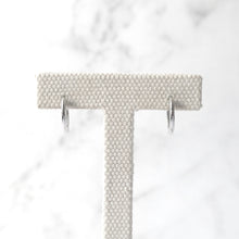 画像をギャラリービューアに読み込む, マザーオブパール ワンタッチ ダングル ピアス(シルバー925/ロジウムプレーティング)|SMUK(スムーク)