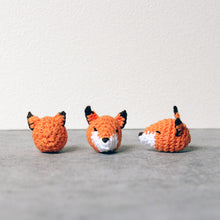 画像をギャラリービューアに読み込む, いたずらキツネとコロコロボール|necono(ネコノ)