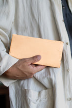 画像をギャラリービューアに読み込む, 余白を愉しむ長財布※小銭入れ付タイプ〈LOCUS-LWC〉|Has(ハズ)