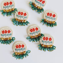 画像をギャラリービューアに読み込む, 赤いお花ピアス|slowly&starry(スローリーアンドスターリー)