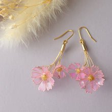 画像をギャラリービューアに読み込む, 秋桜(コスモス)とピンクサファイアのピアス(イヤリング)|s.o.f.i. (ソフィー)