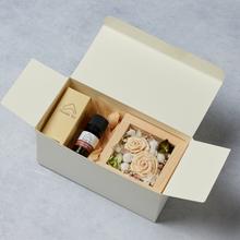 画像をギャラリービューアに読み込む, フラワーディフューザー・吉野ヒノキ精油5mlセット【クリスマス フラワーギフトおすすめ】| Phnom Toi(プノントイ)