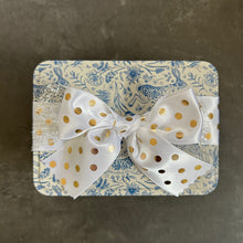 画像をギャラリービューアに読み込む, 幸せを贈る、おめでとうのクッキー缶|ATELIER CHUCOLA(アトリエチュコラ)