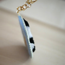 画像をギャラリービューアに読み込む, 和み猫のキーホルダー 後ろ姿 白と黒|Little Plum(リトルプラム)