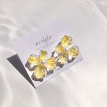画像をギャラリービューアに読み込む, 水彩FlowerArtイエローピアス/イヤリング|mi-style(ミースタイル)