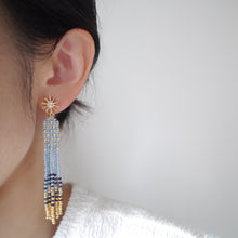 画像をギャラリービューアに読み込む, ミッドナイト ライトブルー 夜空の一番星 揺れるロングビーズフリンジイヤリング|Ahki Beadwork(アーキービーズワーク)