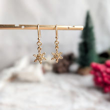 画像をギャラリービューアに読み込む, 雪の結晶ピアス/イヤリング|orie(オリエ)