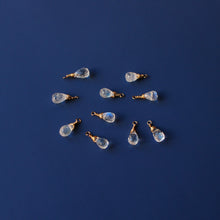 画像をギャラリービューアに読み込む, 月光|ムーンストーンの朧月ピアス|Une(ウーネ)