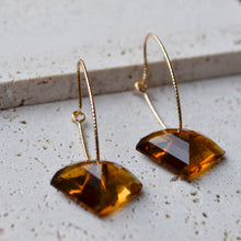 画像をギャラリービューアに読み込む, matataki…コニャッククォーツ10金フープピアス|G.Y.P(ジプ)