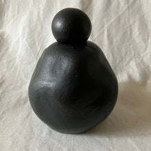 画像をギャラリービューアに読み込む, 黒い蓋つき花瓶|とうげい hanaga(トウゲイ ハナガ)