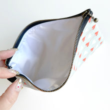 画像をギャラリービューアに読み込む, フラットポーチ Flat Pouch "Connected HEARTs” _ Japandi Modern|asugatic(アシュガティック)