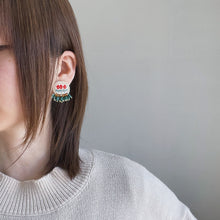 画像をギャラリービューアに読み込む, 赤いお花イヤリング|slowly&starry(スローリーアンドスターリー)