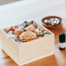 画像をギャラリービューアに読み込む, ヒノキフラワーBOX -MEBUKI-【クリスマス フラワーギフトおすすめ】|PhnomToi(プノントイ)
