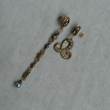 画像をギャラリービューアに読み込む, 【ピアス】静かな季節に輝きを灯す、シルバーブルーとリボンのアシンメトリーピアス|ERIKOART(エリコアート)