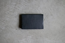 画像をギャラリービューアに読み込む, 革の質感まで“印象”になる名刺入れ〈UNUS-C〉|Has(ハズ)