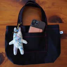 画像をギャラリービューアに読み込む, ぬいぐるみキーホルダーうさぎ1号|PlusDot+.(プラスドット)