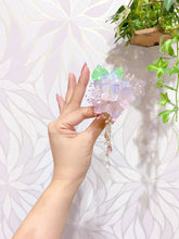 画像をギャラリービューアに読み込む, ふんわりカラーの紫陽花と金沢金箔のかんざし(ドライフラワー・天然石とガラスの揺れるチャーム付き)|ハピネスウェーブ