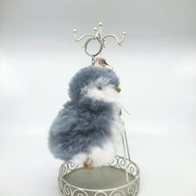 画像をギャラリービューアに読み込む, ベビーアルパカの天然皮革 ペンギン ぬいぐるみチャーム|ペルー職人手仕事・一点もの