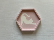 画像をギャラリービューアに読み込む, 六角形のにゃんこトレイ〈のびのび〉|Delight(デライト)