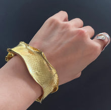画像をギャラリービューアに読み込む, PROTECT YOU. SMOOTH SNAKESKIN BANGLE/brass(50)|Truph.BIJOUX(トリュフビジュー)