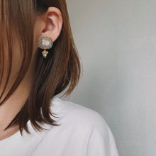 画像をギャラリービューアに読み込む, ネコとお花イヤリング ピンク|slowly&starry(スローリーアンドスターリー)