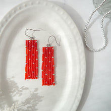 画像をギャラリービューアに読み込む, ドット柄のビーズフリンジピアス/イヤリング|Ahki Beadwork(アーキービーズワーク)