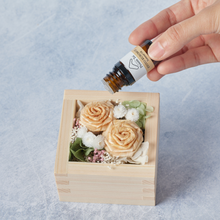 画像をギャラリービューアに読み込む, フラワーディフューザー・吉野ヒノキ精油5mlセット【クリスマス フラワーギフトおすすめ】| Phnom Toi(プノントイ)
