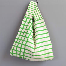 画像をギャラリービューアに読み込む, 作家オリジナル生地でつくった手持ちタイプのアシメフリルバッグ|takutomo(タクトモ)