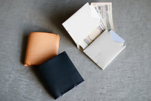 画像をギャラリービューアに読み込む, 削ぎ落とした職人仕立ての折財布〈LOCUS-SW〉|Has(ハズ)