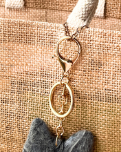 画像をギャラリービューアに読み込む, 羊毛フェルトの存在感ある猫ストラップ M(ハチワレ)|たろじろ