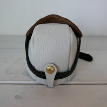 画像をギャラリービューアに読み込む, ペンギンの赤ちゃんバッグ・専用ヘルメット・ホワイト|ガムアママレザーズ神戸(ガムアママレザーズコウベ)