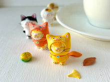 画像をギャラリービューアに読み込む, 猫をかぶった猫さん(黄トラ)|手ノヒラ堂(テノヒラドウ)