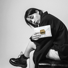 画像をギャラリービューアに読み込む, 03 ポーチ monochrome|kachan(カチャン)