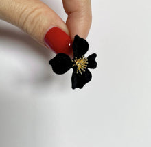 画像をギャラリービューアに読み込む, ブラックフラワーピアス|Novedad.(ノベダ)