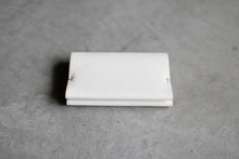 画像をギャラリービューアに読み込む, 革の質感まで“印象”になる名刺入れ〈UNUS-C〉|Has(ハズ)